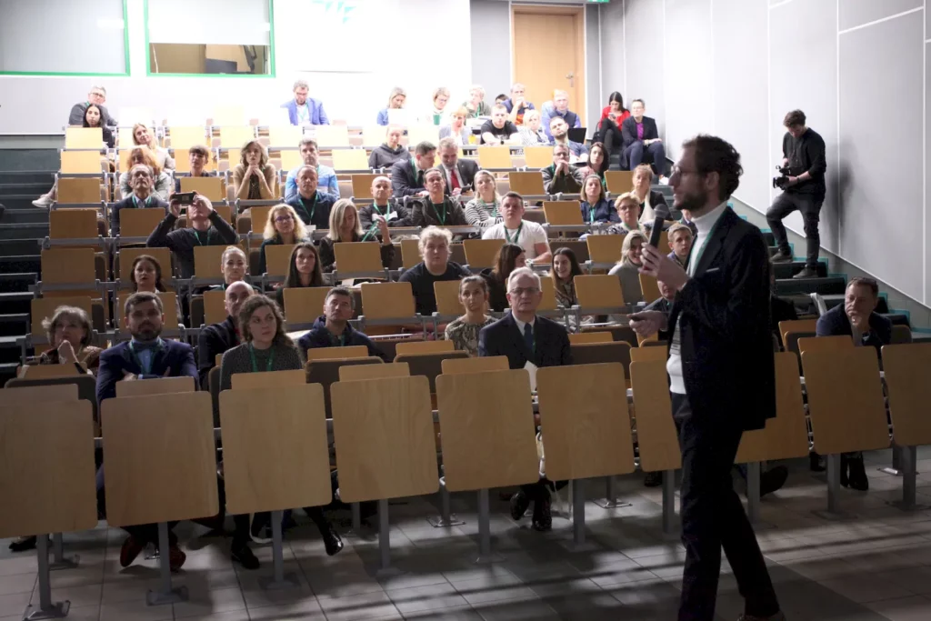 Fot. Adam Stępień – III Ogólnopolska Konferencja Edukacyjna – 20 lat z EDUballami, 14.11.2022 r.
